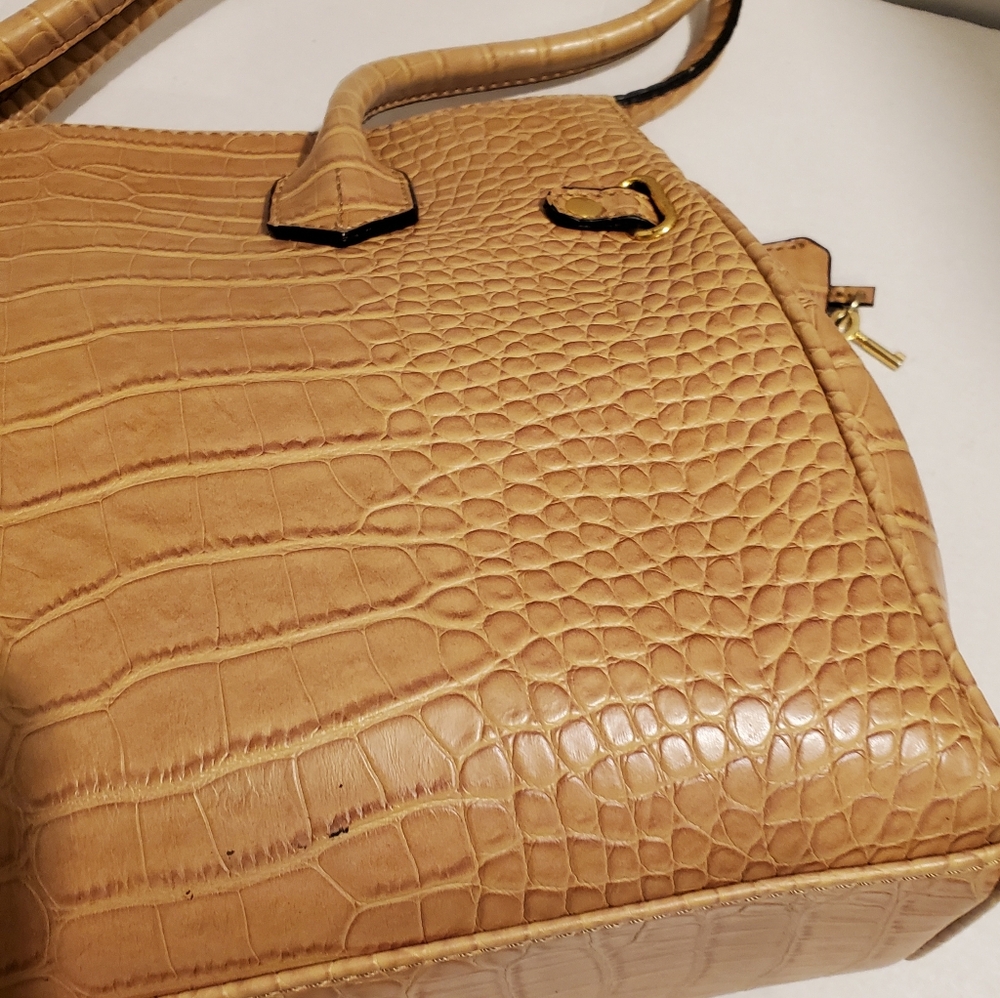 Faux Croc Tan Shoulderbag - Picture 3 of 8